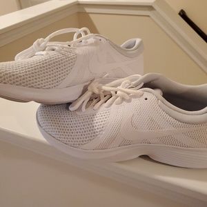 Nike Revolution 4 Running Shoes